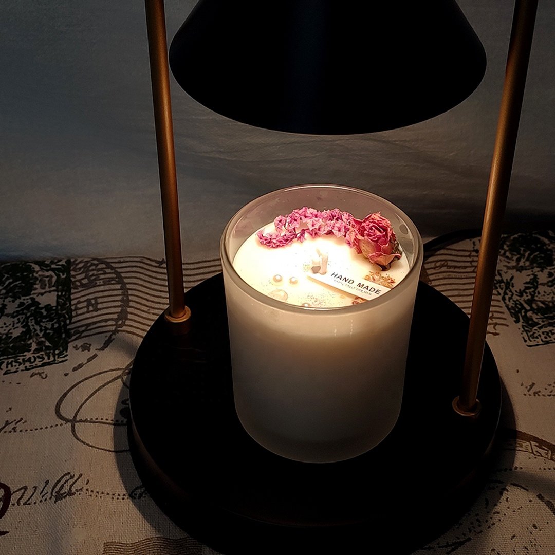 Custom Private Label hand-made dried flower scented candles in frosted glasses