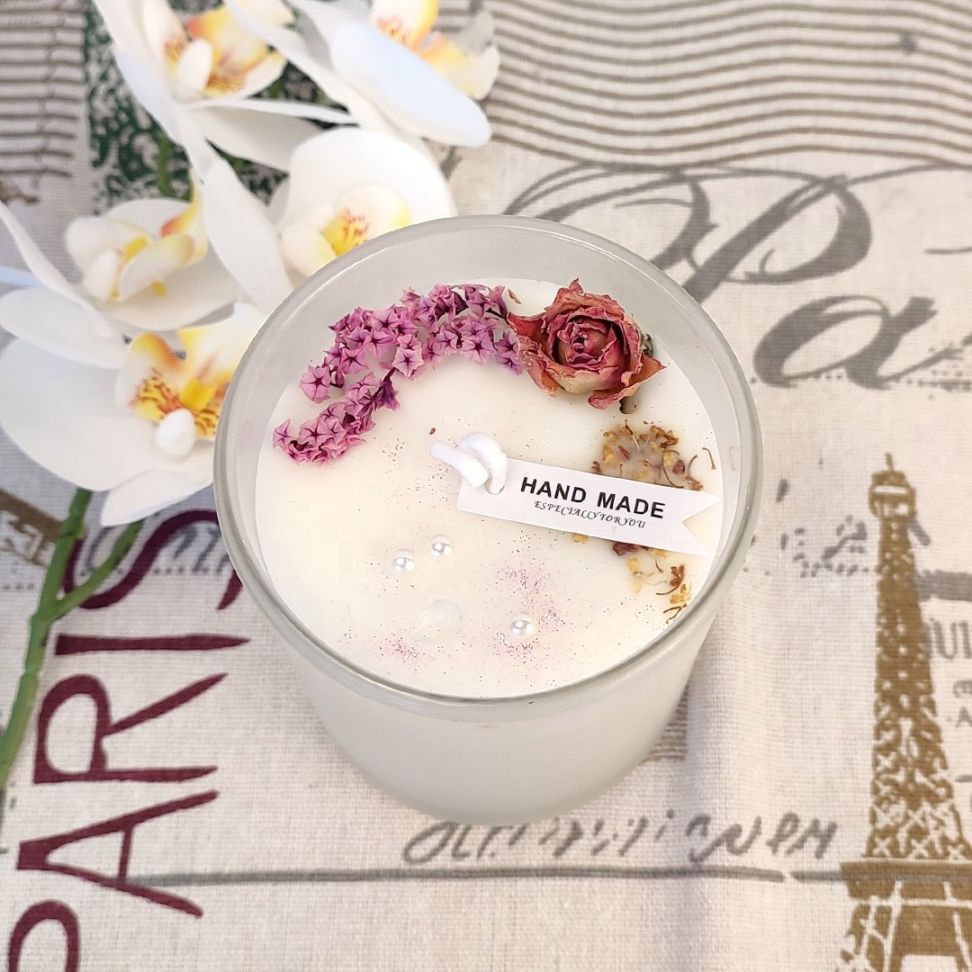 Custom Private Label hand-made dried flower scented candles in frosted glasses
