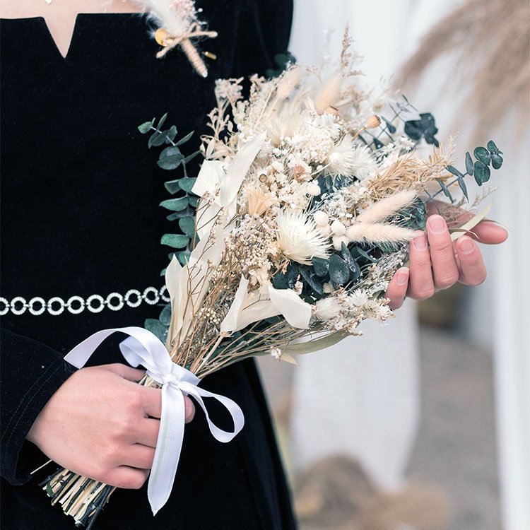 Wholesale Fleur Mariag Bride Flower Bouquet Wedding Dry Flower Ted Bakerlayered Brides Bridal Bouquet BOX Ins Multi Colour 10pcs