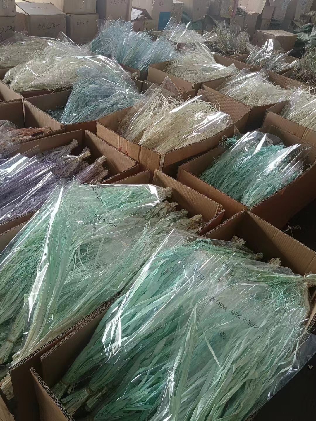 dried natural palm leaves, frond leaf,wrinkled curved spiral flower, for home decoration, floral materials