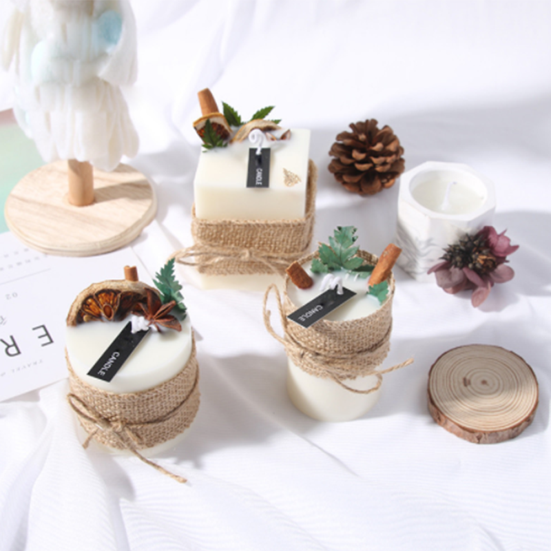 Wholesale Romantic Dried Flower Aromatherapy Pillar Candles Home Decorative Cylindrical Smokeless Scented Wax for Christmas