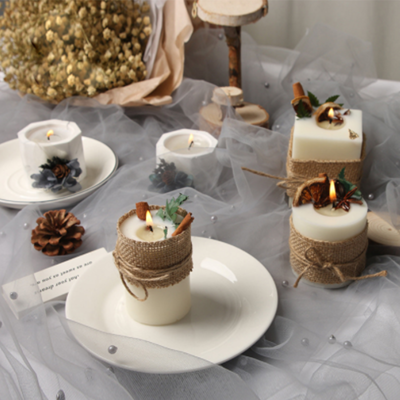 Wholesale Romantic Dried Flower Aromatherapy Pillar Candles Home Decorative Cylindrical Smokeless Scented Wax for Christmas
