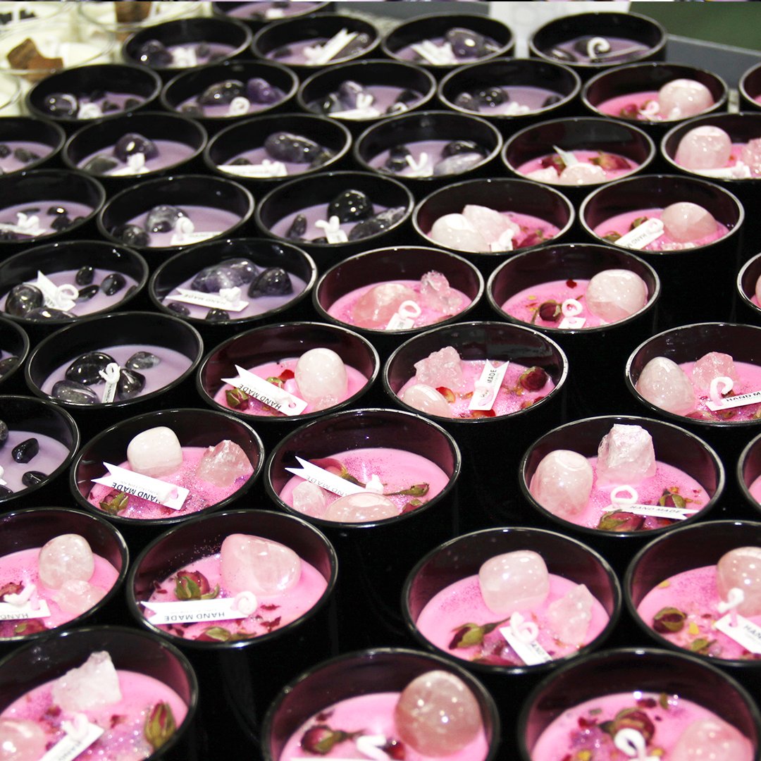 Custom New popular luxury natural Crystal colourful Scented Crystal Candles In a black glass