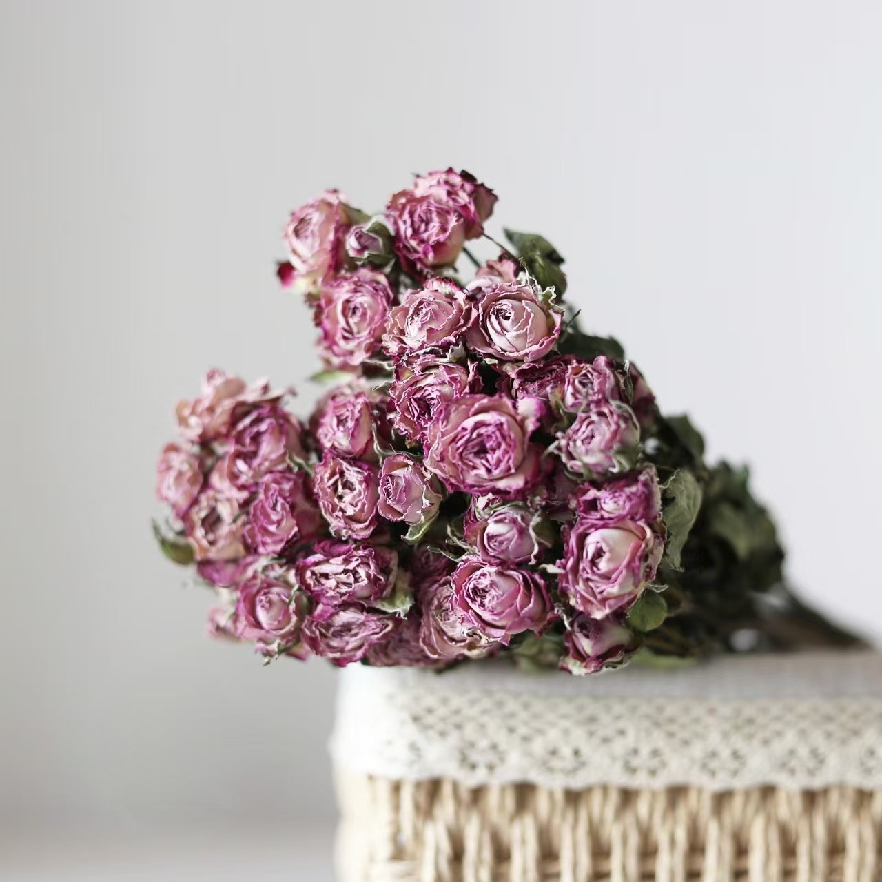 Wholesale Natural Dried Rose Bouquet Preserved Flower for Home Indoor and Outdoor Decoration