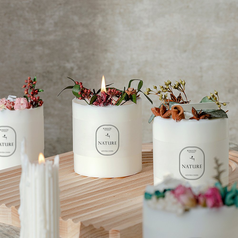 2025 Home use Aromatherapy Vanilla Dried Flower Soy Wax Scented Candle With Glass Jar Tin Gift Box