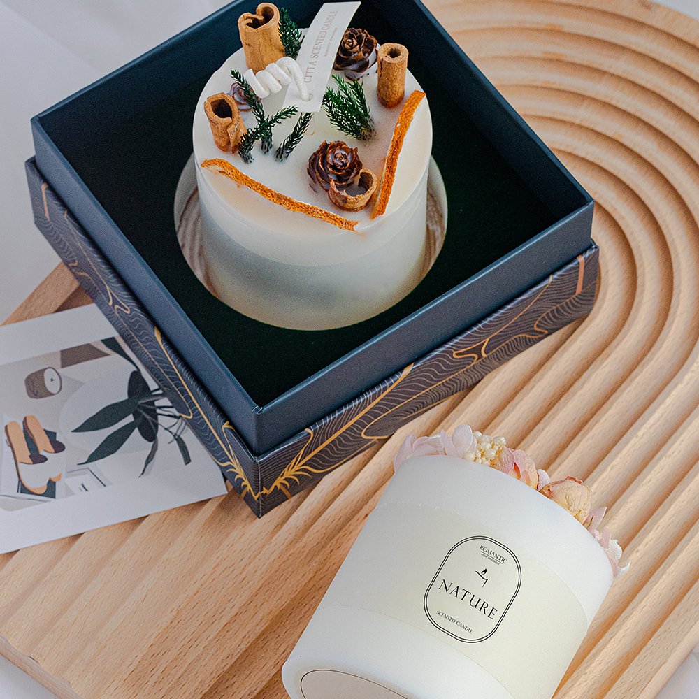 2025 Home use Aromatherapy Vanilla Dried Flower Soy Wax Scented Candle With Glass Jar Tin Gift Box