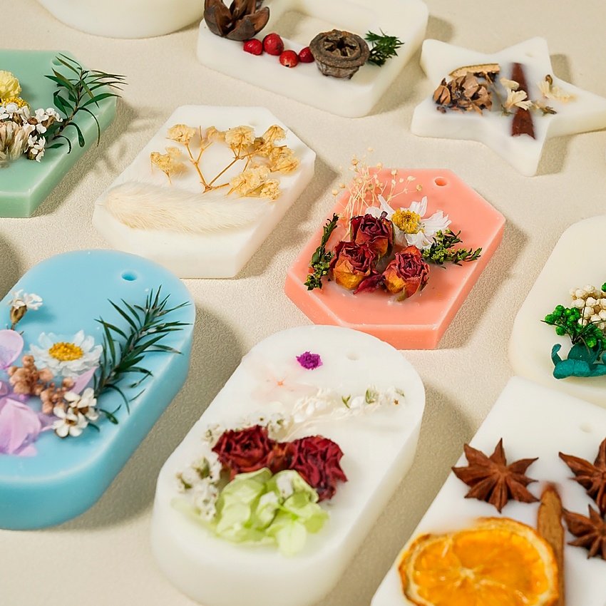 Wholesale Luxury Christmas Gift Wedding Gift for Customers Handmade Dried Flowers Air Fresher Scented Wax Tablets Sachet
