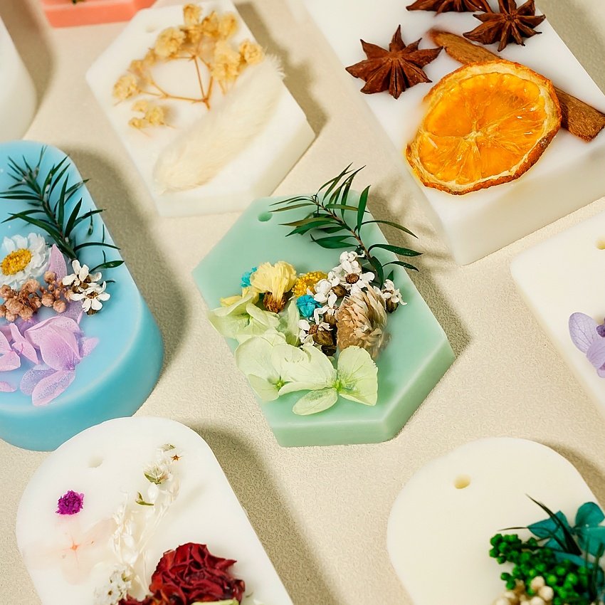 Wholesale Luxury Christmas Gift Wedding Gift for Customers Handmade Dried Flowers Air Fresher Scented Wax Tablets Sachet