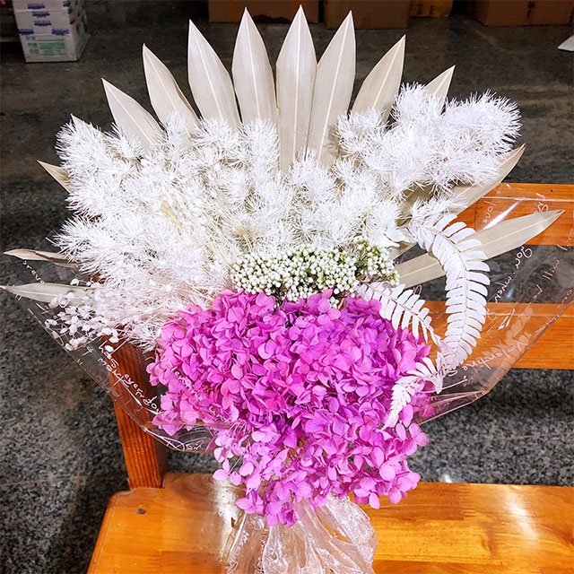 Wholesale bride flower bouquet natural preserved rose dry flower handmade bouquet wedding home decoration