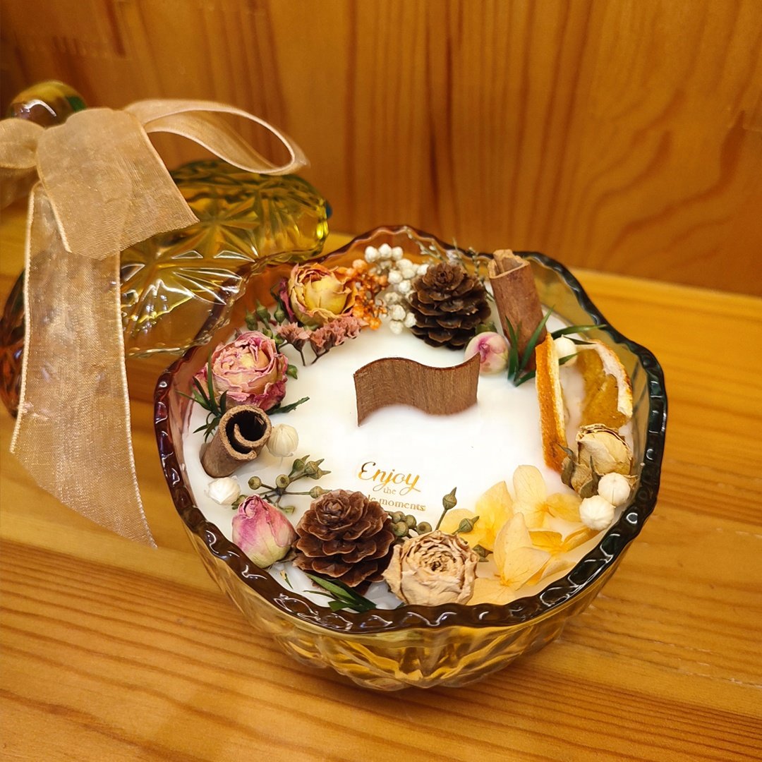 Premium Quality Creative Beautiful Dry flower and Fruit in Scented Candles With Multiple Colors Glass Jar