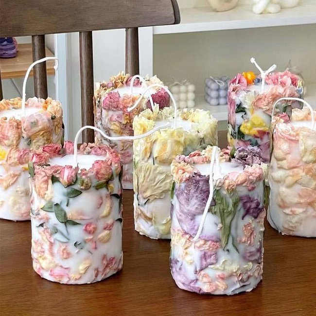 Romantic Dried Flower Scented Candle Wedding Gift Home Decoration Cylindrical Embossed Rose Aromatherapy Candle For Wedding