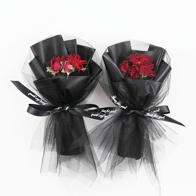 Hot selling mini dried rose flower bouquet natural black and white little small dry flowers for Party Wedding Decoration