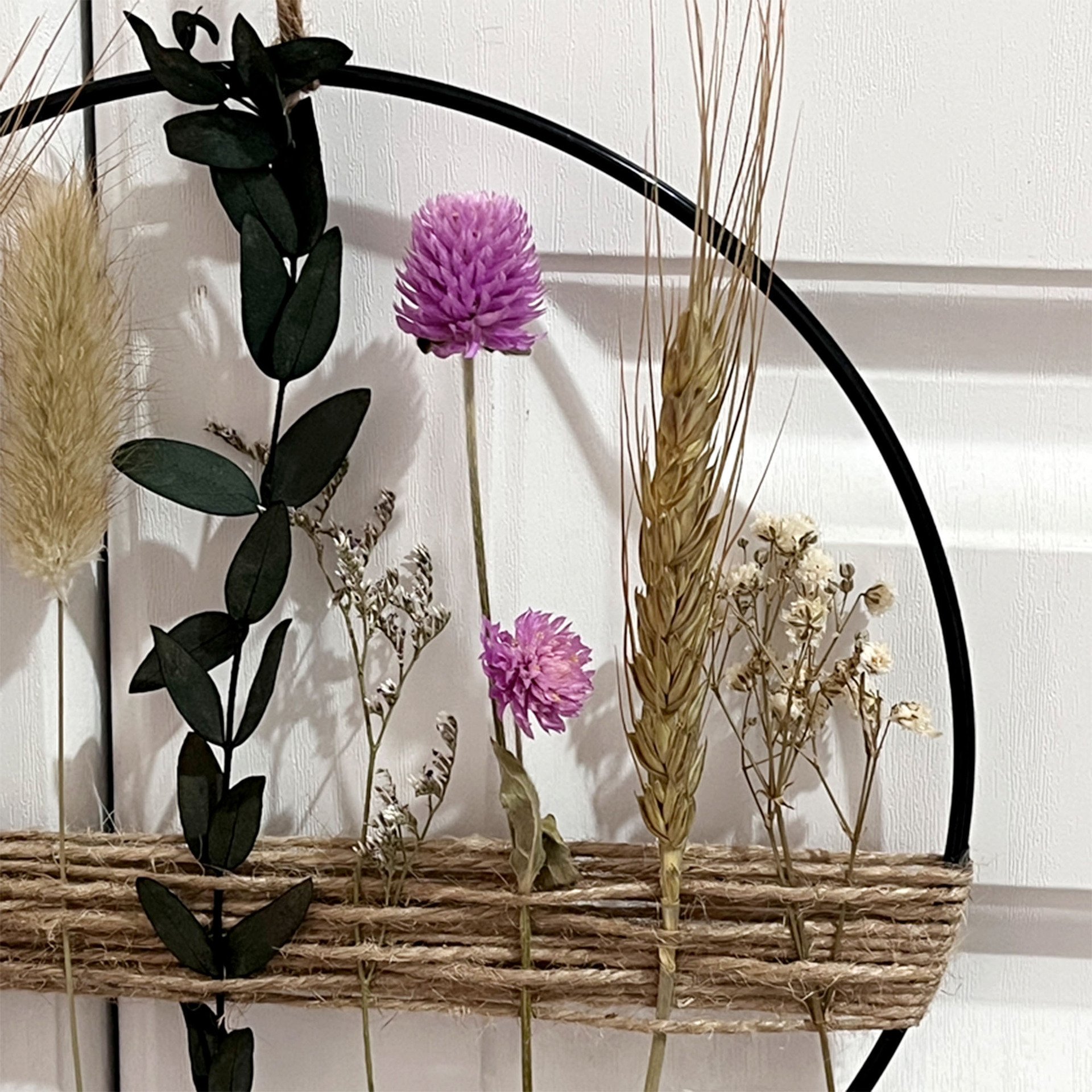 Handmade Crafts Black Metal Ring Dried Flower Wreath for Home Wedding Decoration