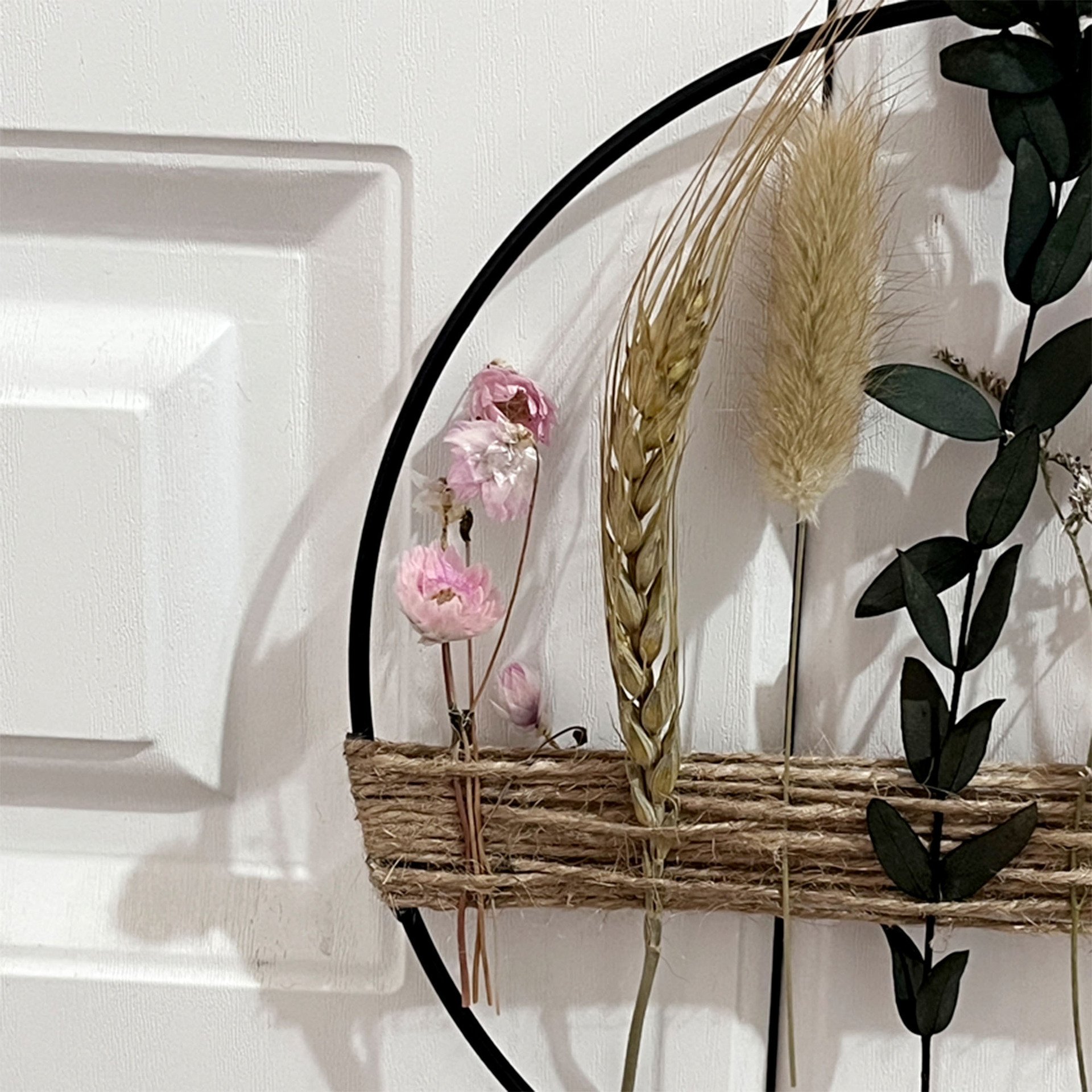 Handmade Crafts Black Metal Ring Dried Flower Wreath for Home Wedding Decoration