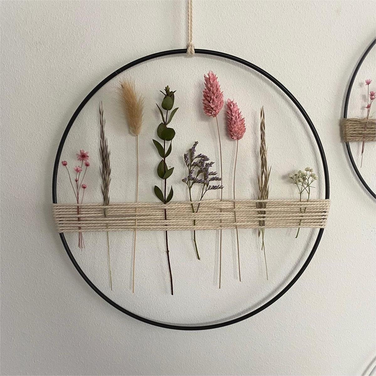 Handmade Crafts Black Metal Ring Dried Flower Wreath for Home Wedding Decoration