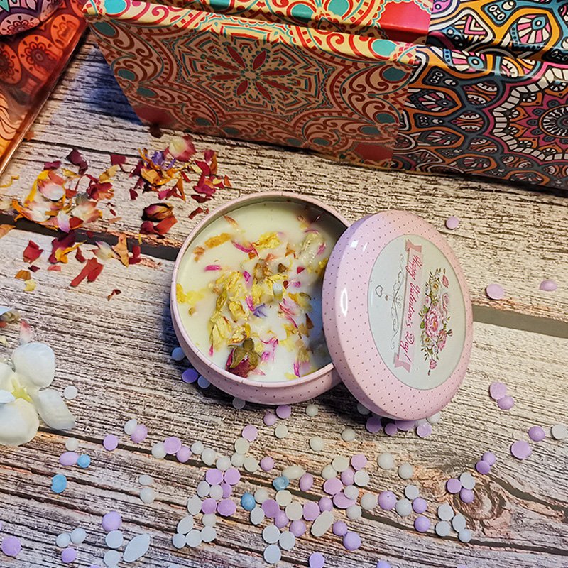 Wholesale Luxury candles scented custom round tinplate candles scented luxury dried flower candle for women