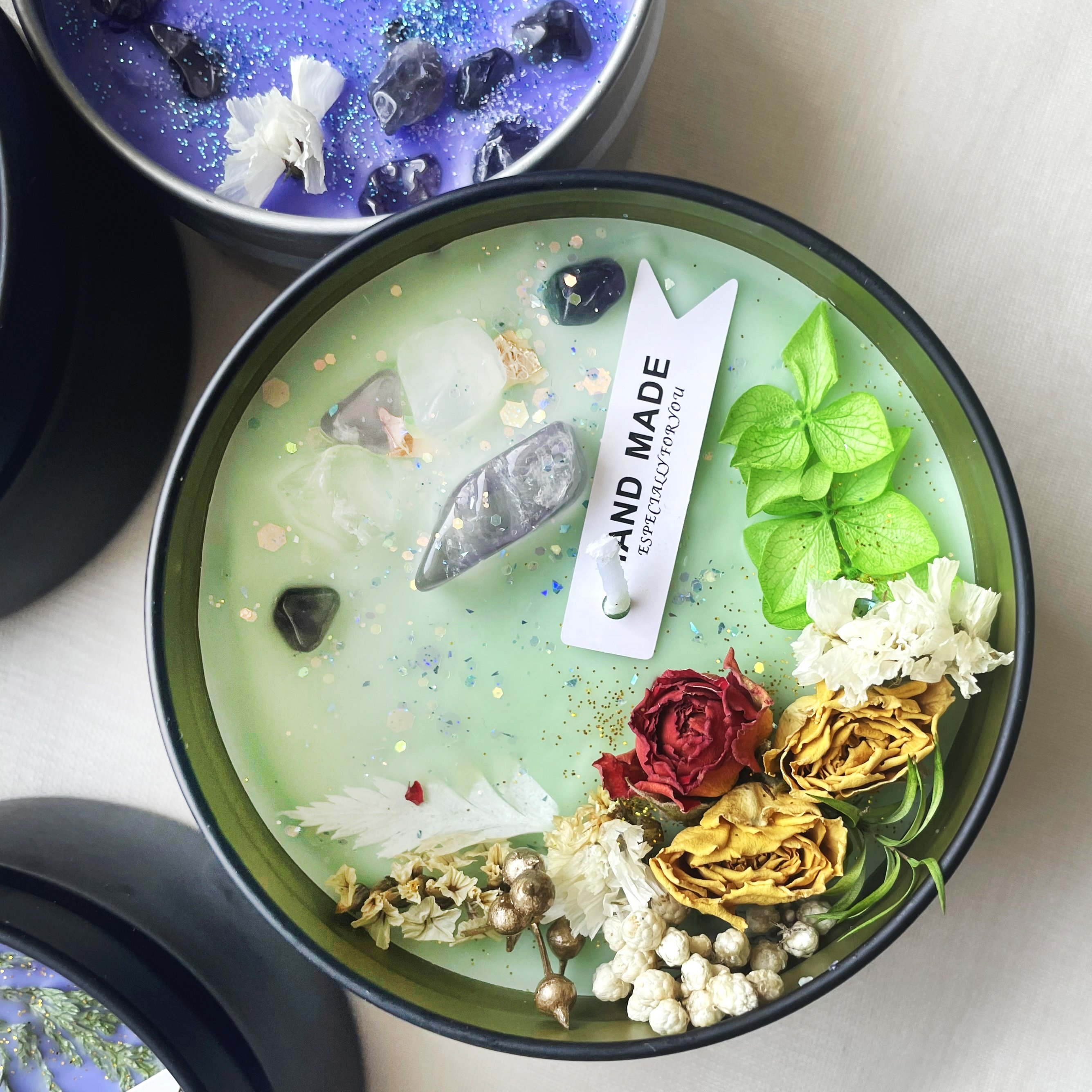 Customizable Color 8OZ Dry Flower Aromatherapy Scented Candles in Black Tin for Home Decoration Christmas & Diwali Holidays
