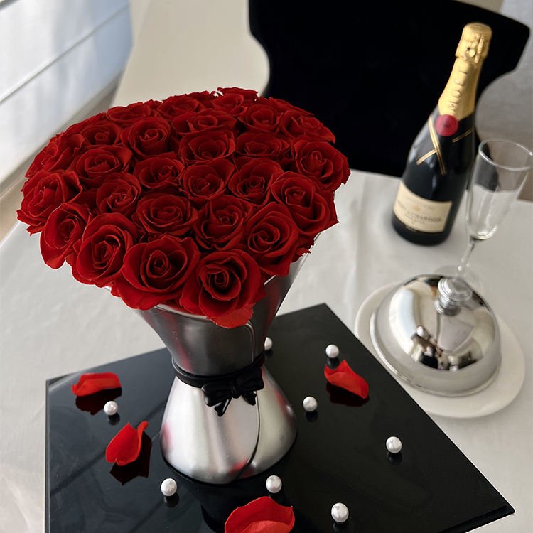2023 Hot Selling Girlfriend Gift Colorful Heart Shaped Dried Wedding Eternal Rose Preserved Flowers Gift for the Bride