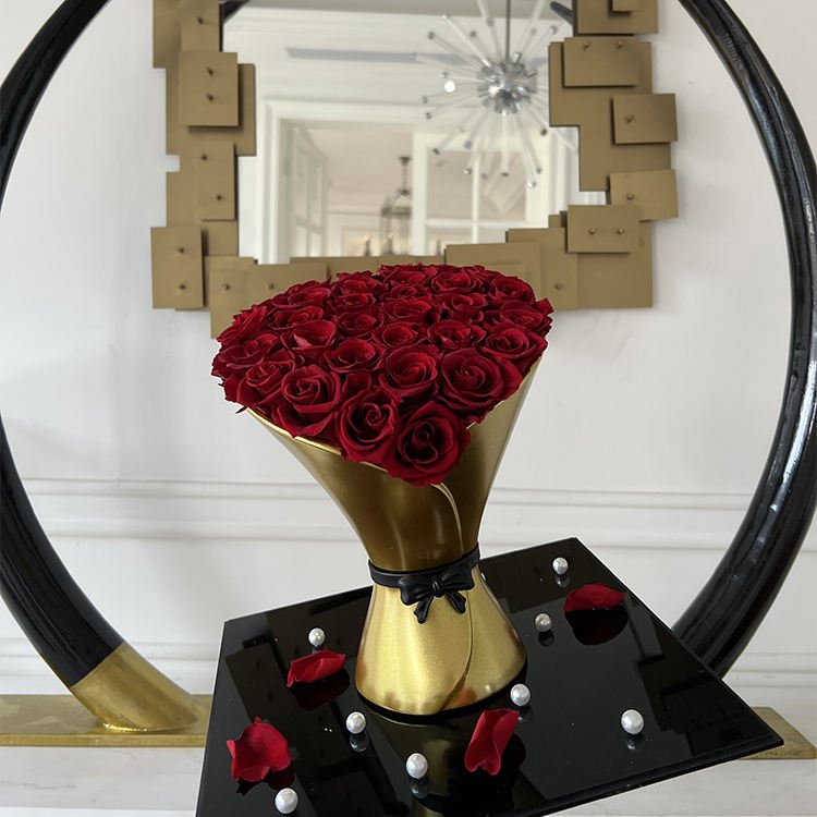 2023 Hot Selling Girlfriend Gift Colorful Heart Shaped Dried Wedding Eternal Rose Preserved Flowers Gift for the Bride