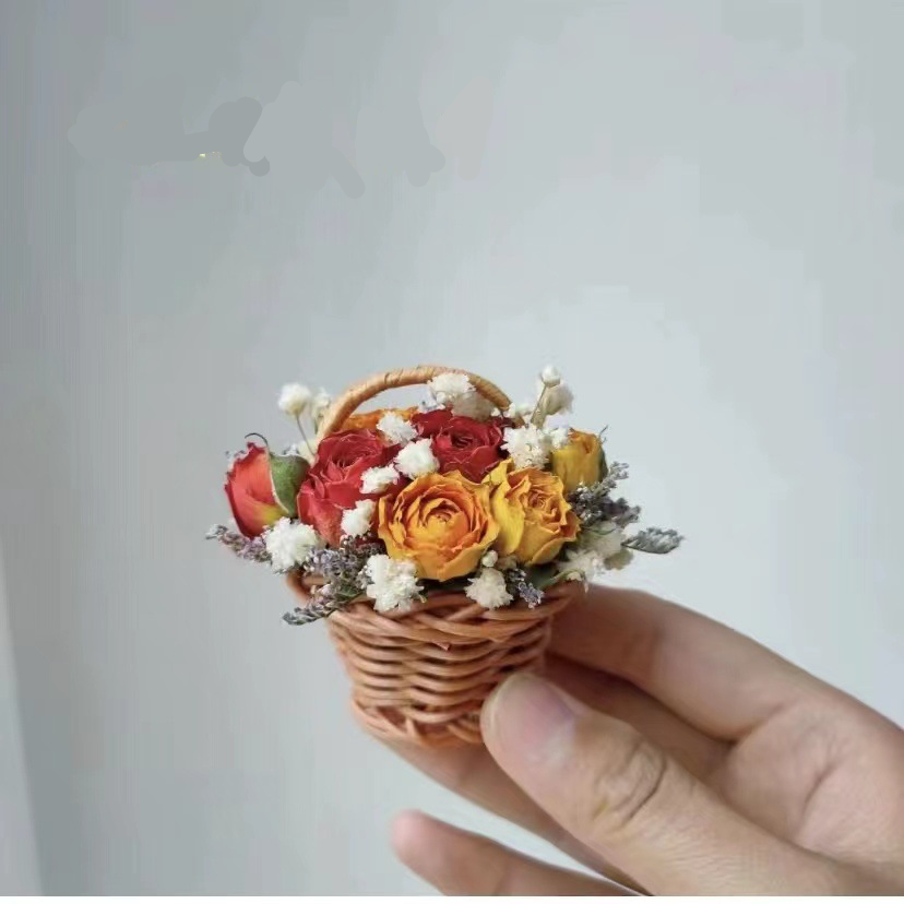 O-061 Hot Sale Wedding Home Decor Mini Preserved Flower Basket Dried Flower And Plants Bouquet
