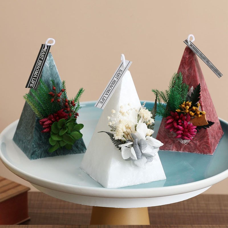 Low MOQ Christmas Tree Figurine Gift Box Customize Soy Wax Home Decor Cute Candle Dried Flower Aromatherapy Scented Candle