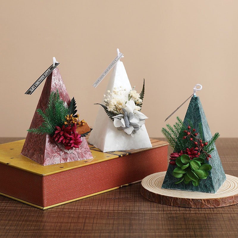Low MOQ Christmas Tree Figurine Gift Box Customize Soy Wax Home Decor Cute Candle Dried Flower Aromatherapy Scented Candle