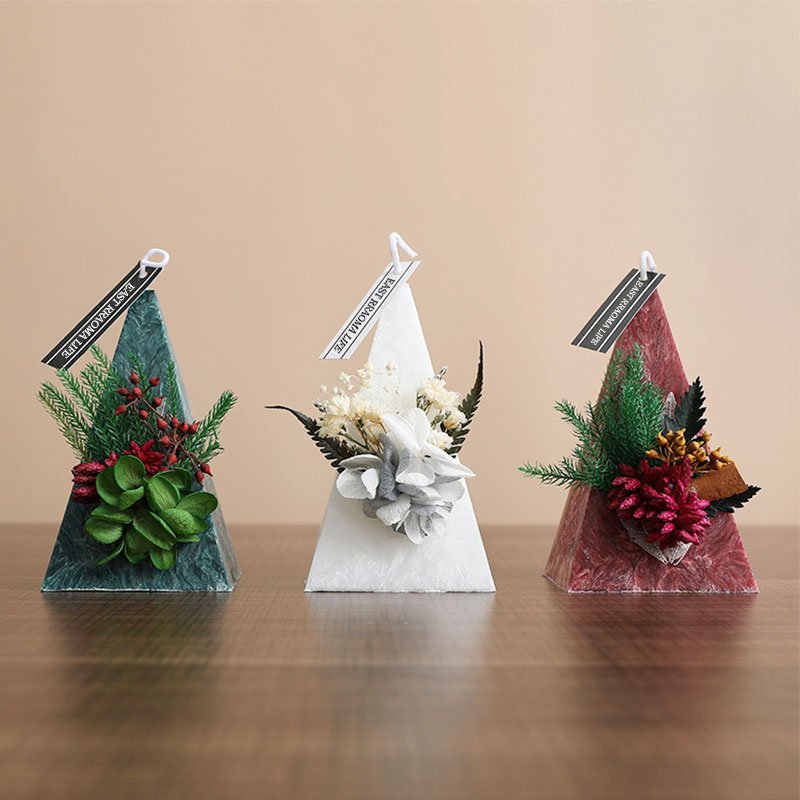 Low MOQ Christmas Tree Figurine Gift Box Customize Soy Wax Home Decor Cute Candle Dried Flower Aromatherapy Scented Candle