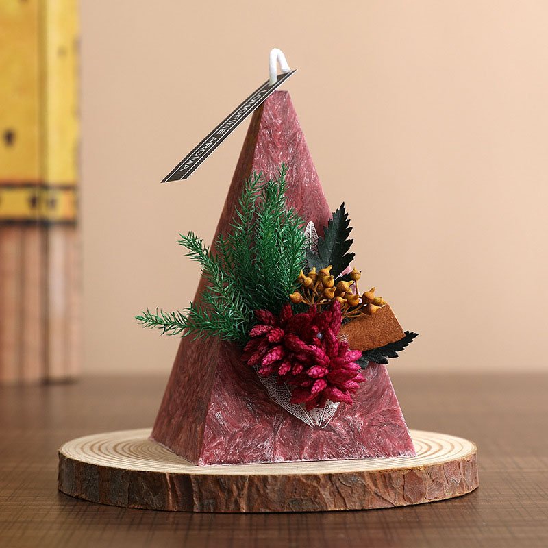 Low MOQ Christmas Tree Figurine Gift Box Customize Soy Wax Home Decor Cute Candle Dried Flower Aromatherapy Scented Candle