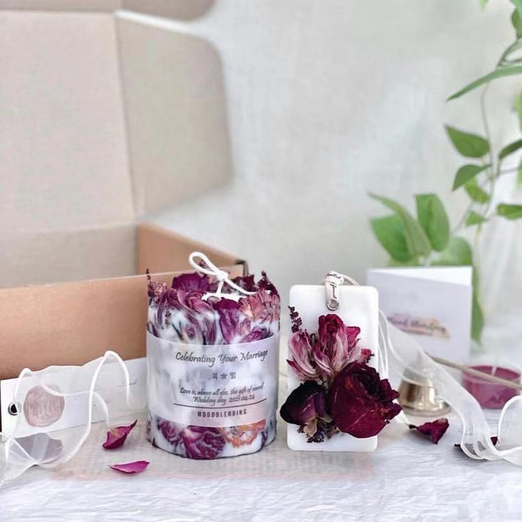 Handmade Romantic Dried flower pillar Scented candles Rose Soy Wax Wedding Gifts Home Decor