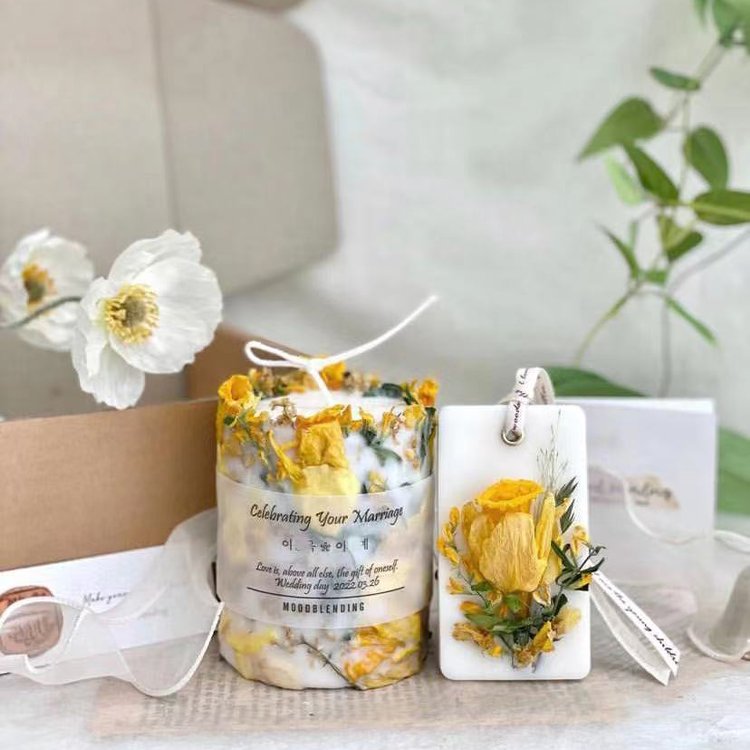 Handmade Romantic Dried flower pillar Scented candles Rose Soy Wax Wedding Gifts Home Decor