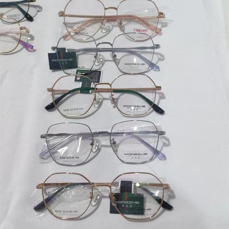 New Titanium Optical Eyeglasses Frame Metal Light Thin Retro Fashion Eyewear Women Designer Prescription Glasses