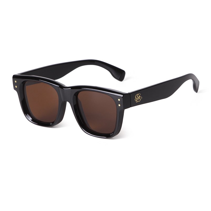 New eyewear Female high-grade retro Sun glasses square Personality trendy glasses Rivet classic Sunglasses men