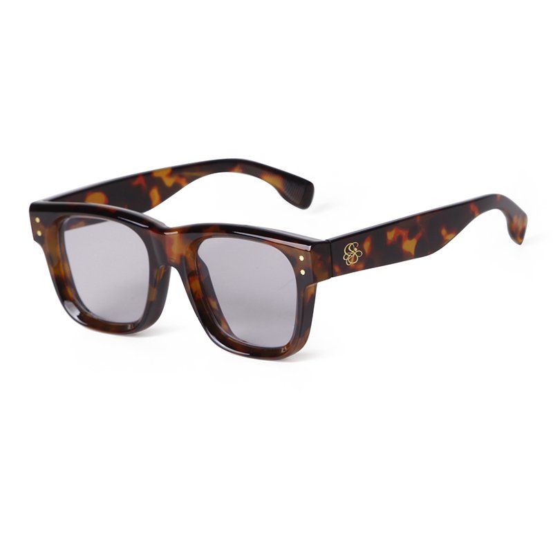 New eyewear Female high-grade retro Sun glasses square Personality trendy glasses Rivet classic Sunglasses men