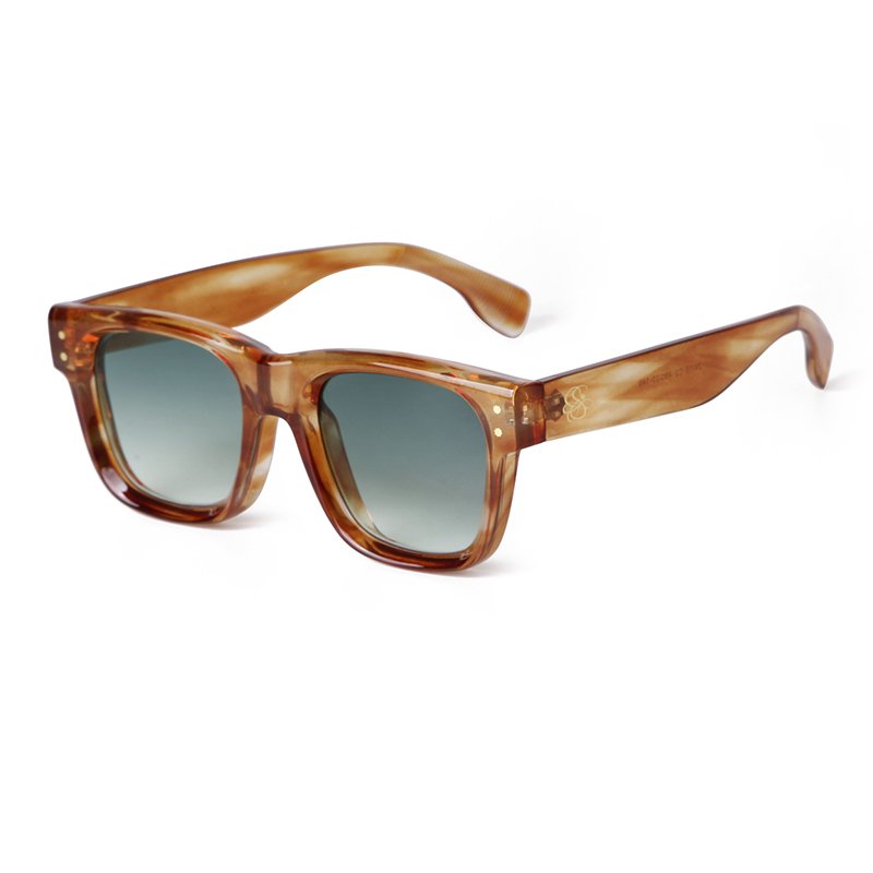 New eyewear Female high-grade retro Sun glasses square Personality trendy glasses Rivet classic Sunglasses men