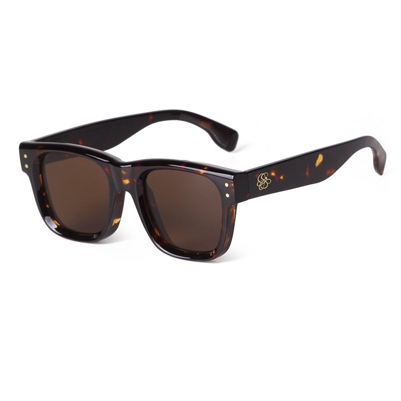 New eyewear Female high-grade retro Sun glasses square Personality trendy glasses Rivet classic Sunglasses men