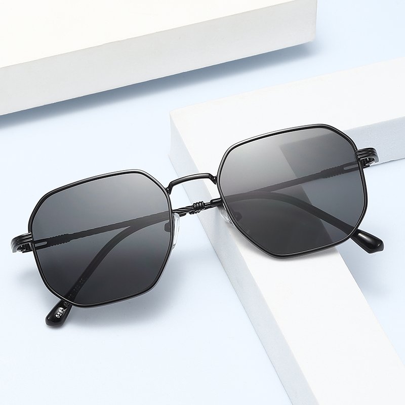 Glazzy Unique Design Classic RB Shape Gold Plated Frame Metal Twisted Arms Outdoor Shades Men Women Sunglasses