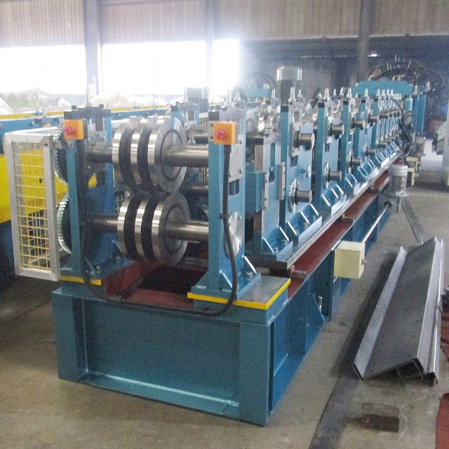Quick change Z purlin roll forming machine China
