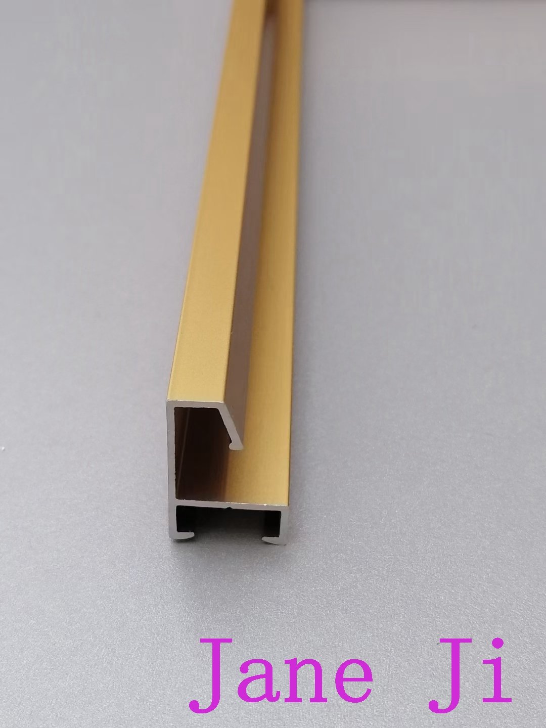 Photo frame in stock anodized aluminum profile