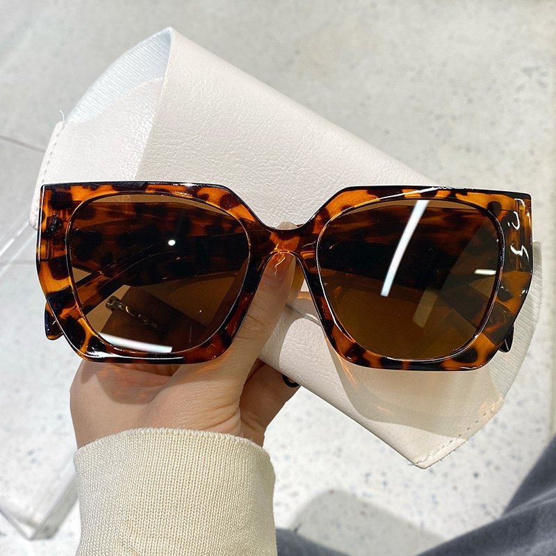 2024 Custom Designer Women Bold Tortoise Shell Big Frame Glasses Oversized Men Vintage Shades Luxury Cat Eye Sunglasses