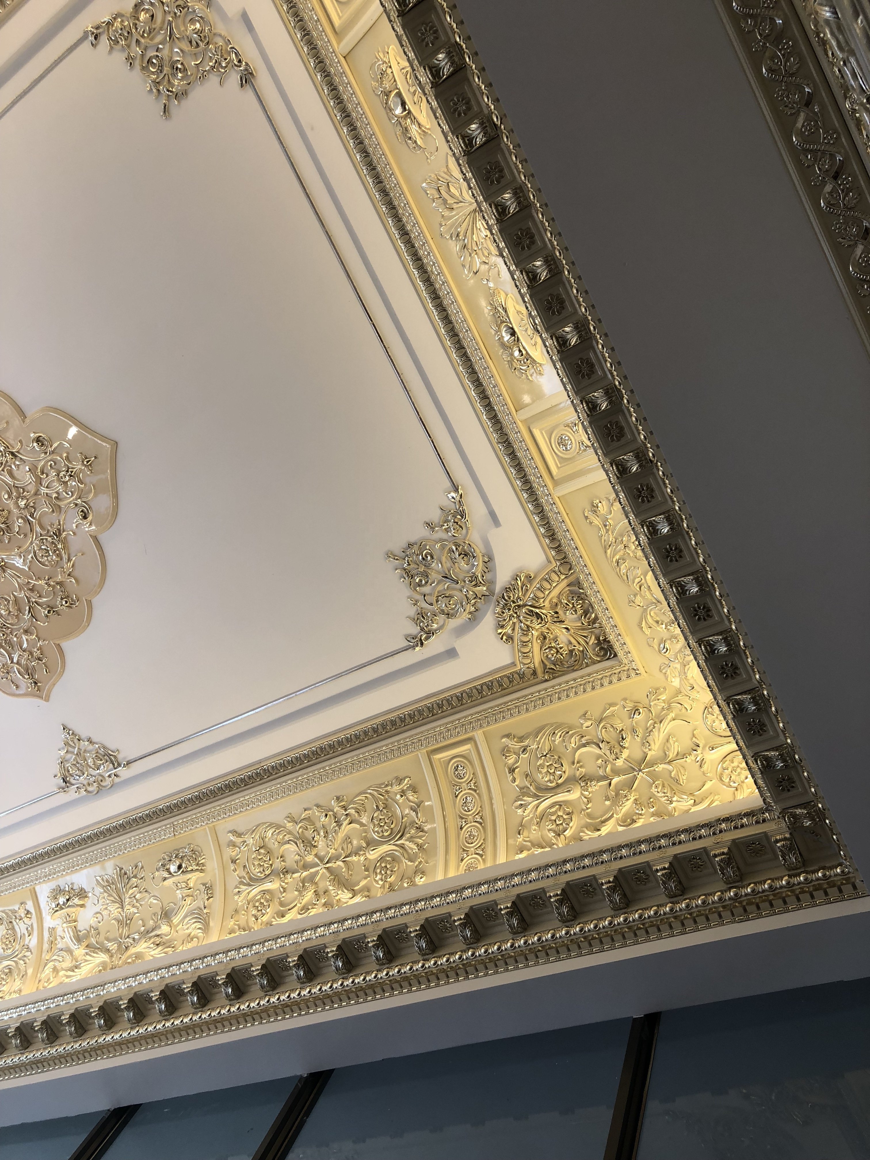 Banruo Antique Pu Polyurethane Gilded Photo Frame Moulding Corown Moulding for Interior Decoration