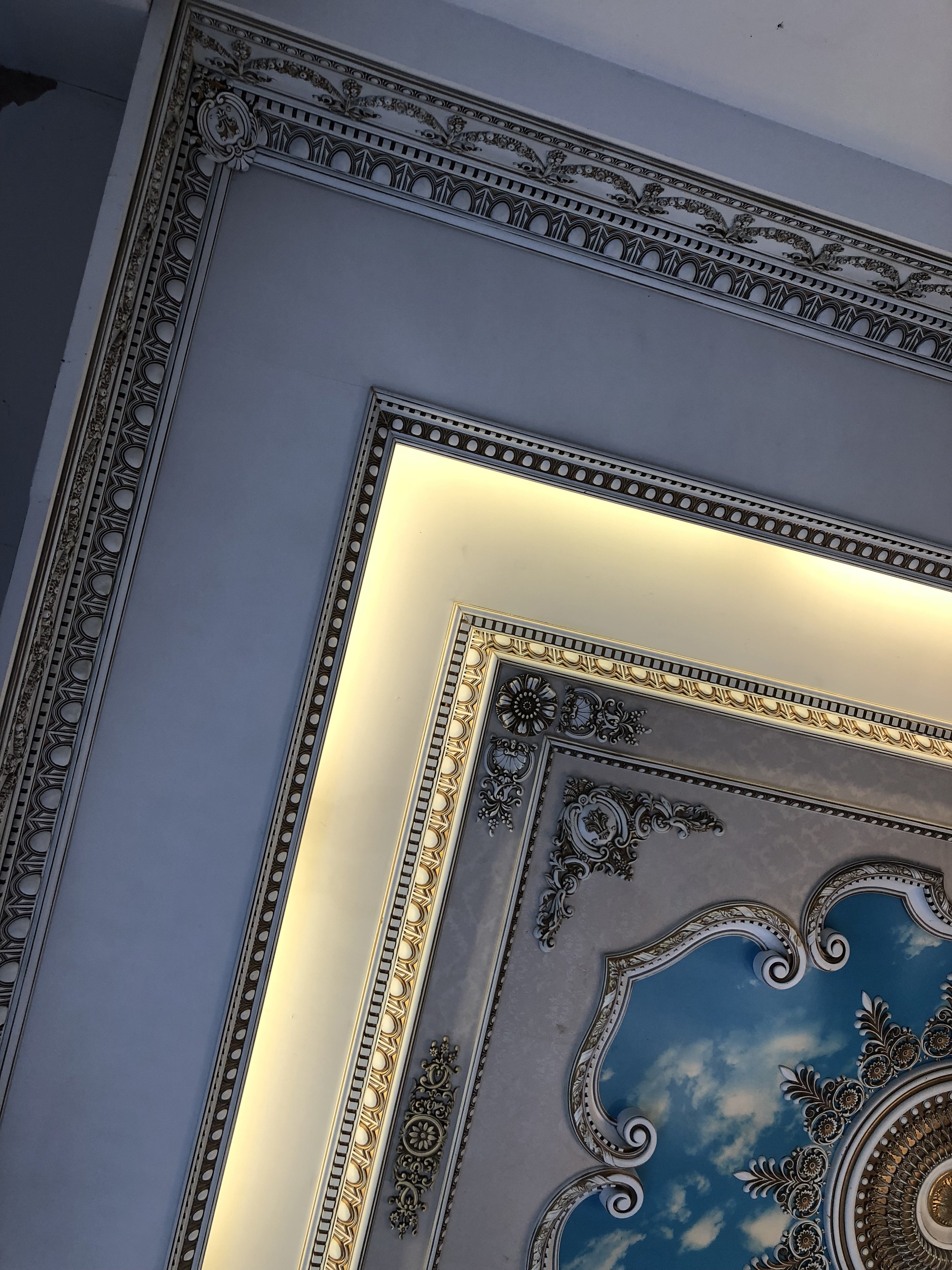 Banruo Antique Pu Polyurethane Gilded Photo Frame Moulding Corown Moulding for Interior Decoration
