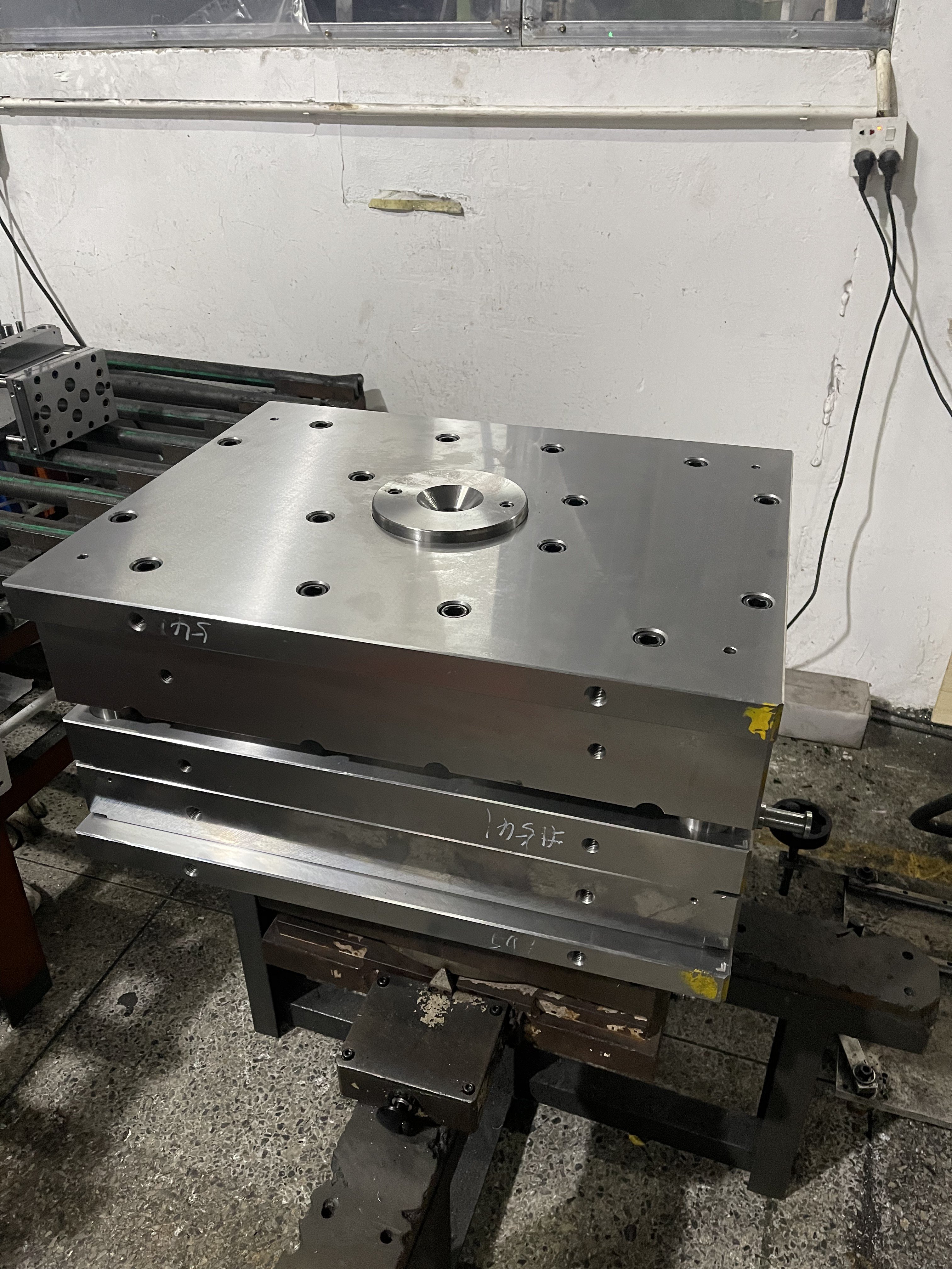 Plastic Injection Steel mold base P20 S45C Customized Die Base Hot Runner Mould Frame