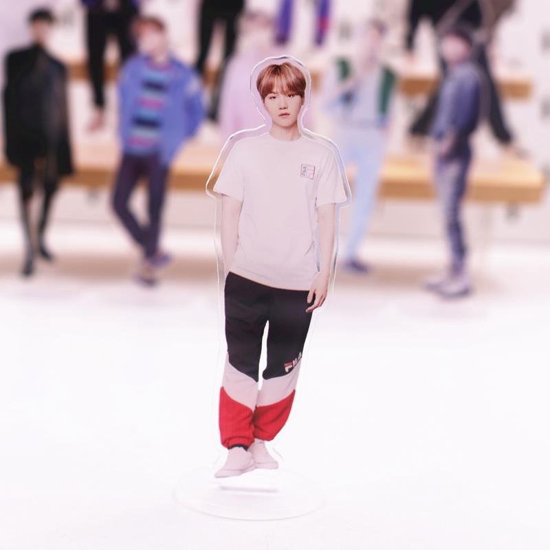 Hot Sell Unique Custom Double Side Printed Hologram K-pop Plastic Base Figures Acrylic Standee
