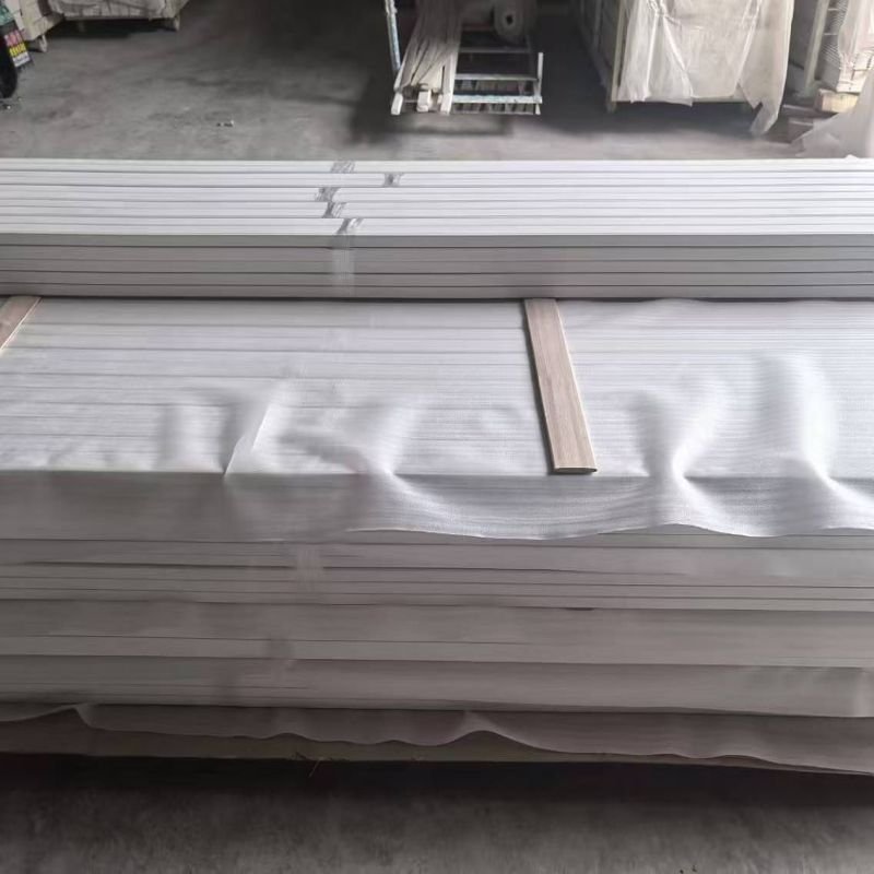 Invisible Gap Vertical Column Classical decorative wood moulding louvre blades wood door frame