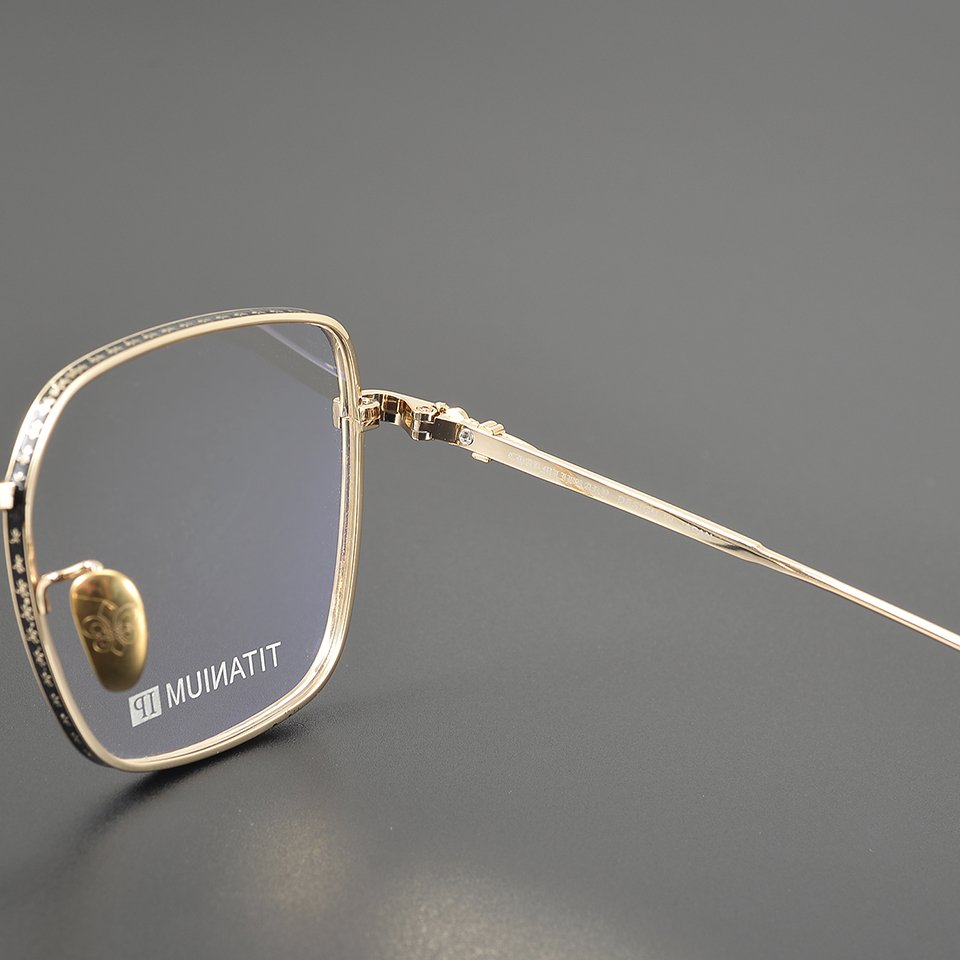 2025 Latest Titanium Carving Pattern Ultra Light Titanium Black Gold Silver Corrective Designer Glasses Famous Brands Glass Eyes