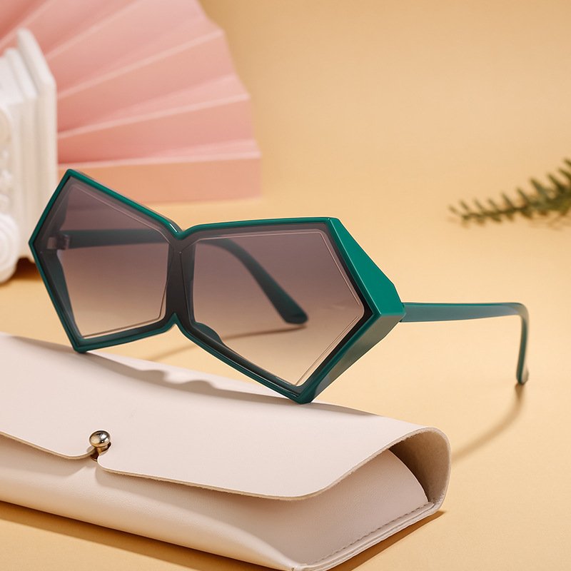 2024 Fashion Exotic Custom Sunglasses Luxury Women Manufacturers China Vintage Oversize Irregular Steampunk Y2k Sunglasses