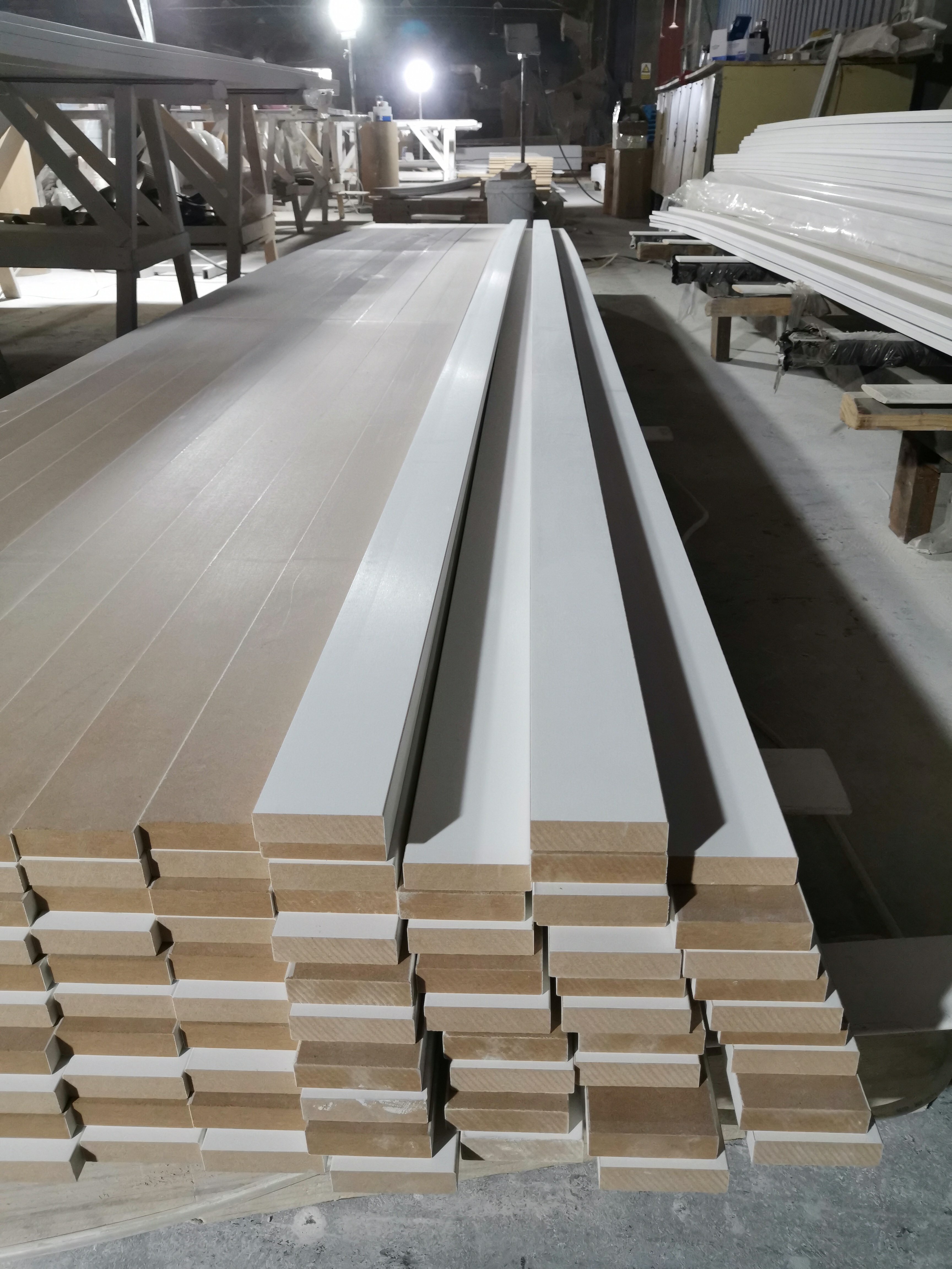 White Primed MDF badeboard skirtingboard wood moulding Wall Board for Interior Decoration