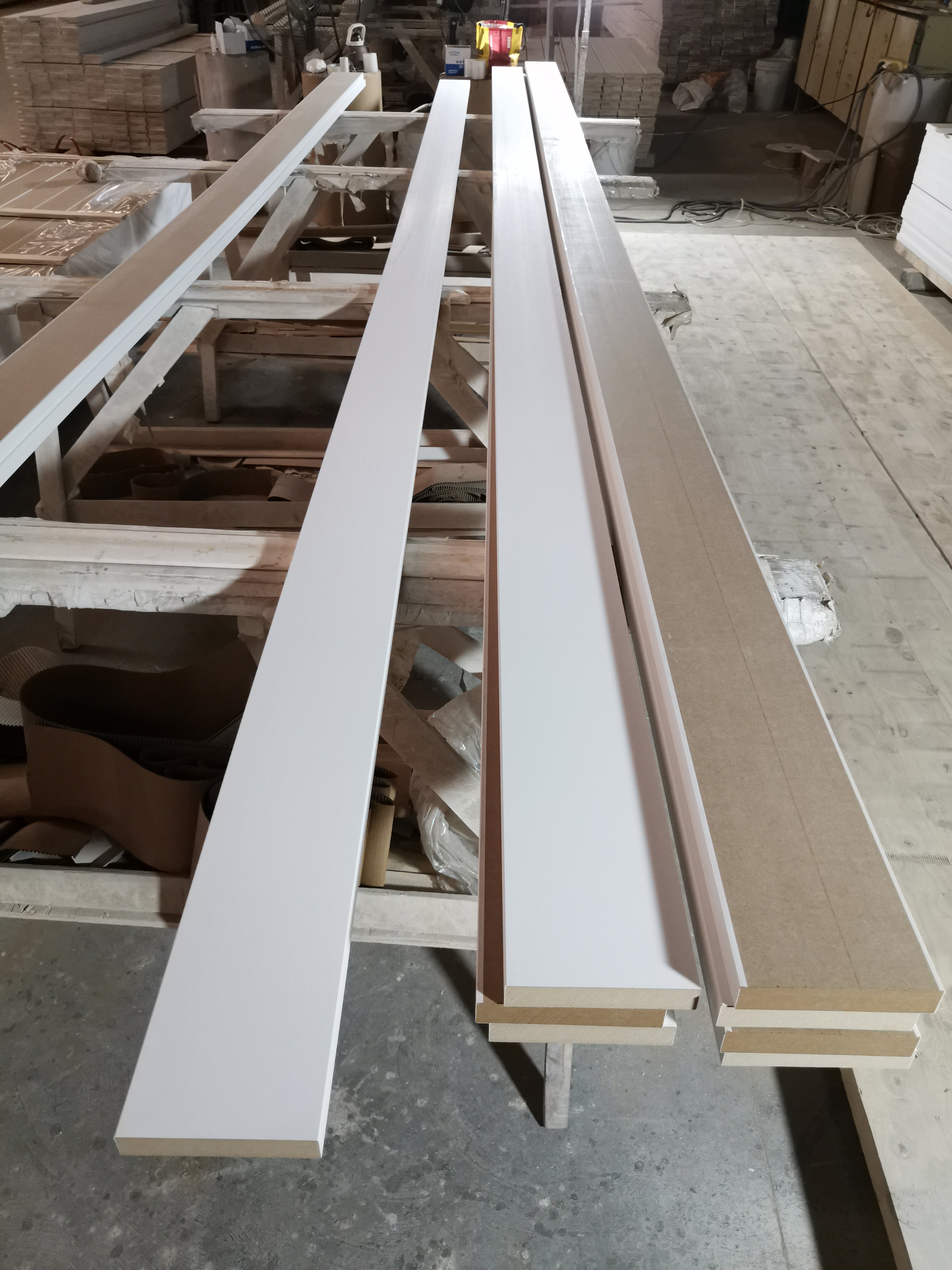 White Primed MDF badeboard skirtingboard wood moulding Wall Board for Interior Decoration
