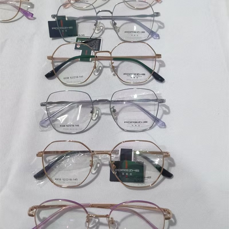 New Titanium Retro Optical Eyeglasses Men Frame Light Retro Fashion Eyewear Women Round Designer Ladies' Round Glasses