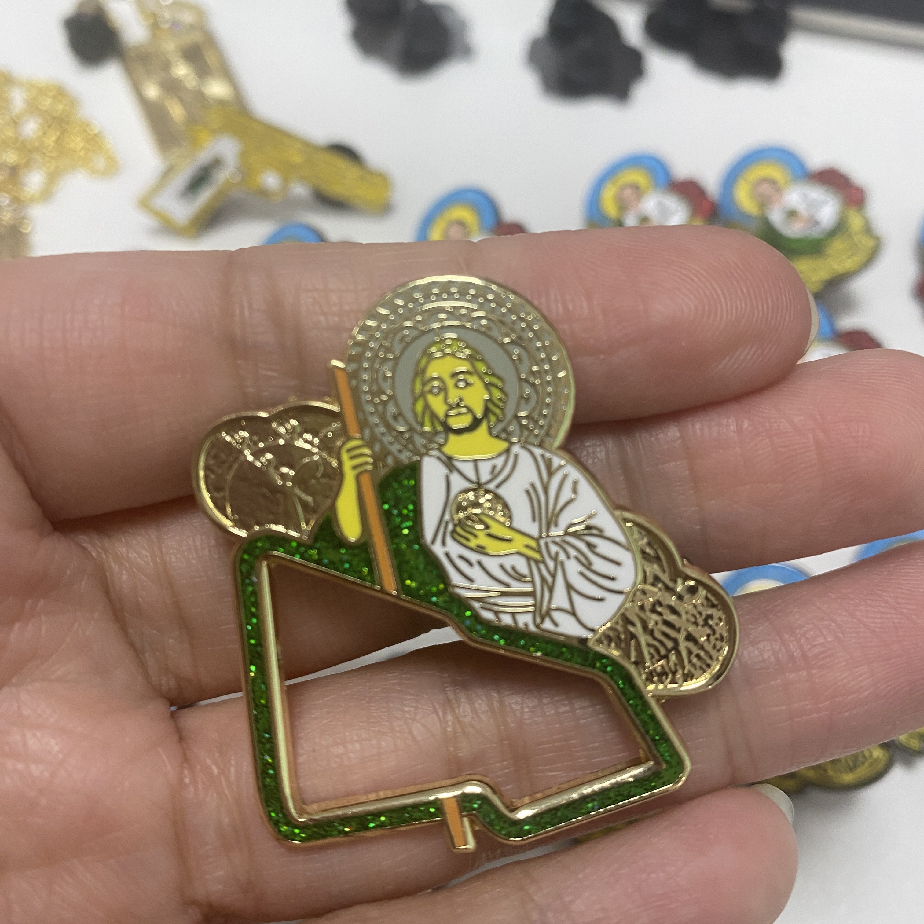 wholesale instock mould Jesus Judas hat pins frame rhinestone customized hat pins mexican